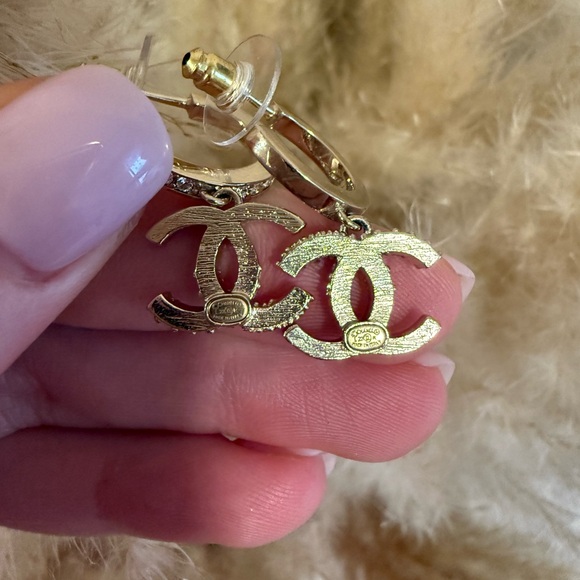 Authentic Chanel Gold Earrings 2022/2023 CC drop Chanel Earrings Gold plated - Picture 10 of 10